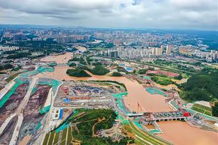 特奥本场数据：3抢断&6次对抗成功&评分8.1，均为全场最高